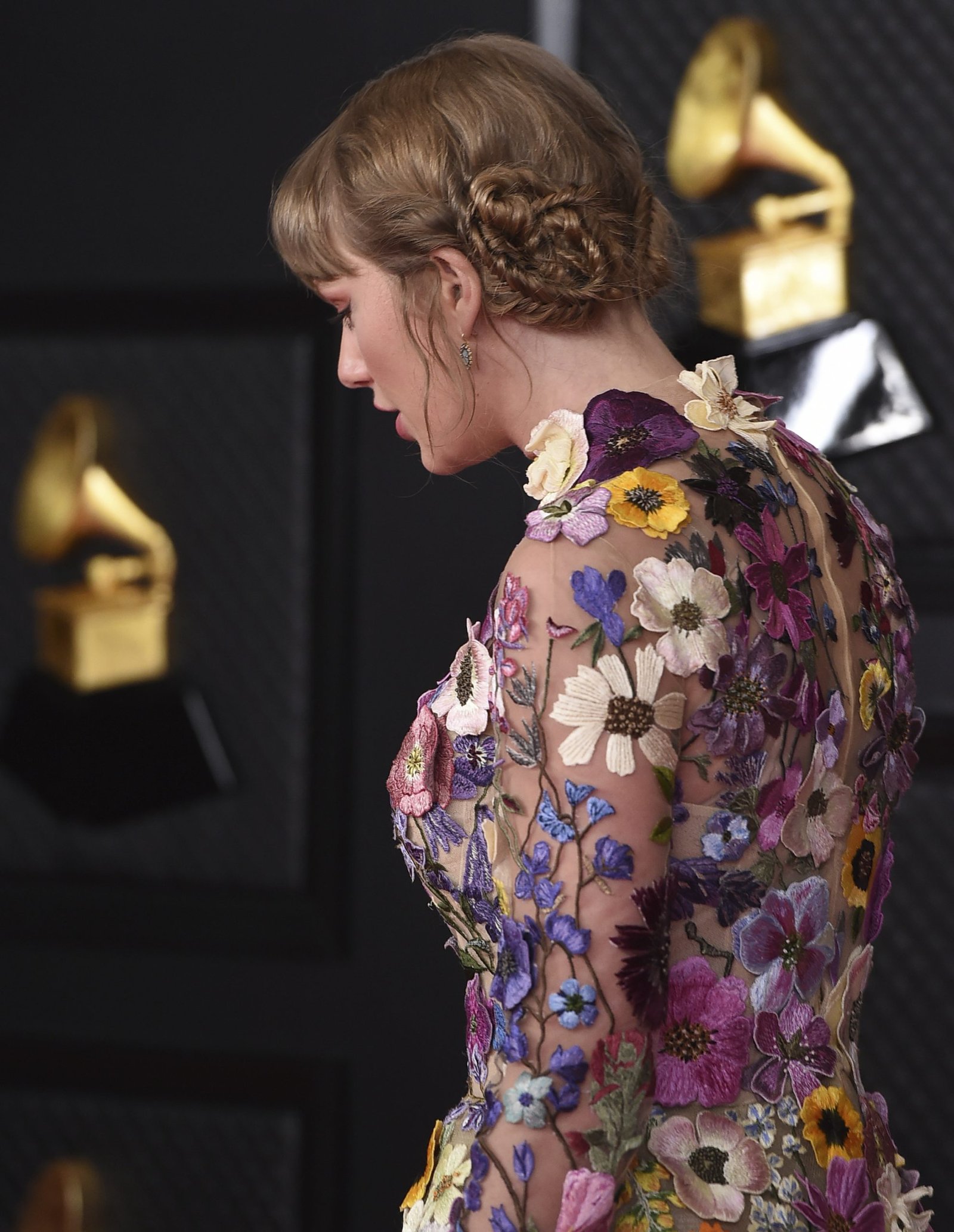 If You Think Taylor Swift’s Grammys Hair Looks Pretty From The Front, Just Wait Until You See The Back