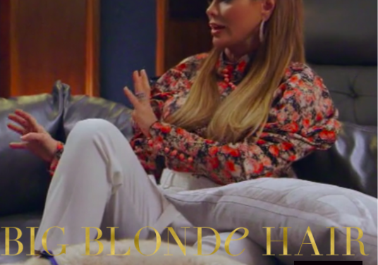 D’Andra Simmons’ Floral Puff Sleeve Top