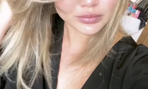 Chrissy Teigen Just Dyed Her Hair Pink For Real This Time & It Looks So Good