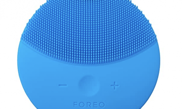 Missing Your Clarisonic? Try This Fan-Favorite Silicone Cleansing Brush While It’s $40 Off