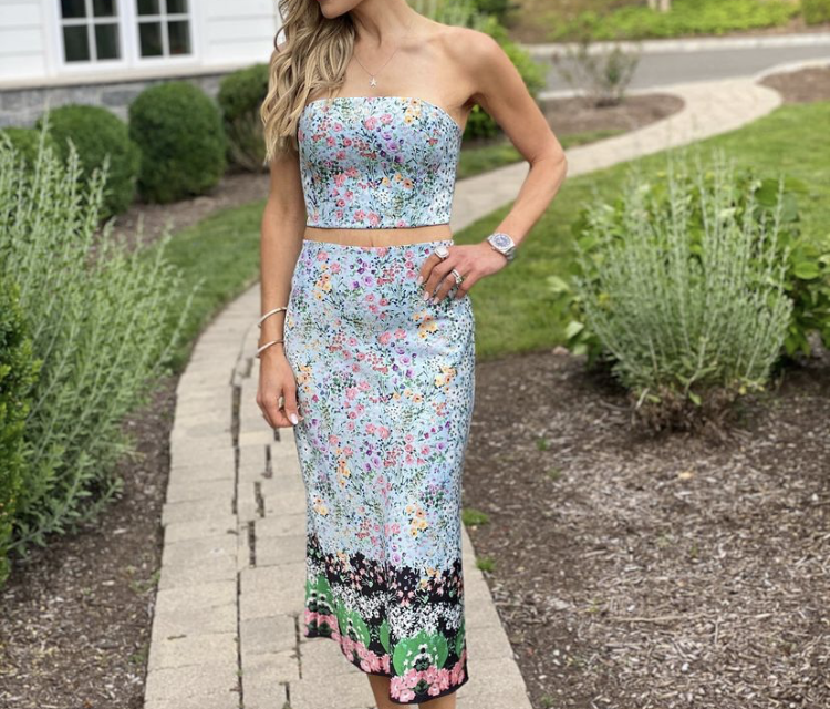 Jackie Goldschneider’s Blue Floral Outfit