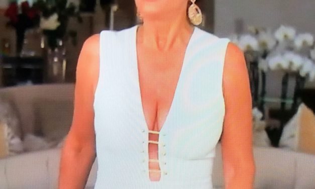 Lisa Barlow’s Black Glitter Square Sunglasses