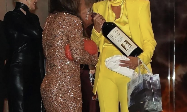 Lisa Rinna’s Yellow Suit