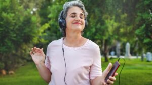 4 Amazing Benefits of Music for Older Adults