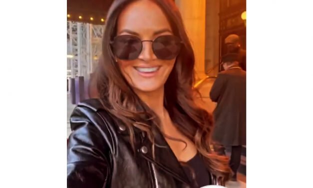 Lisa Barlow’s Black Round Sunglasses