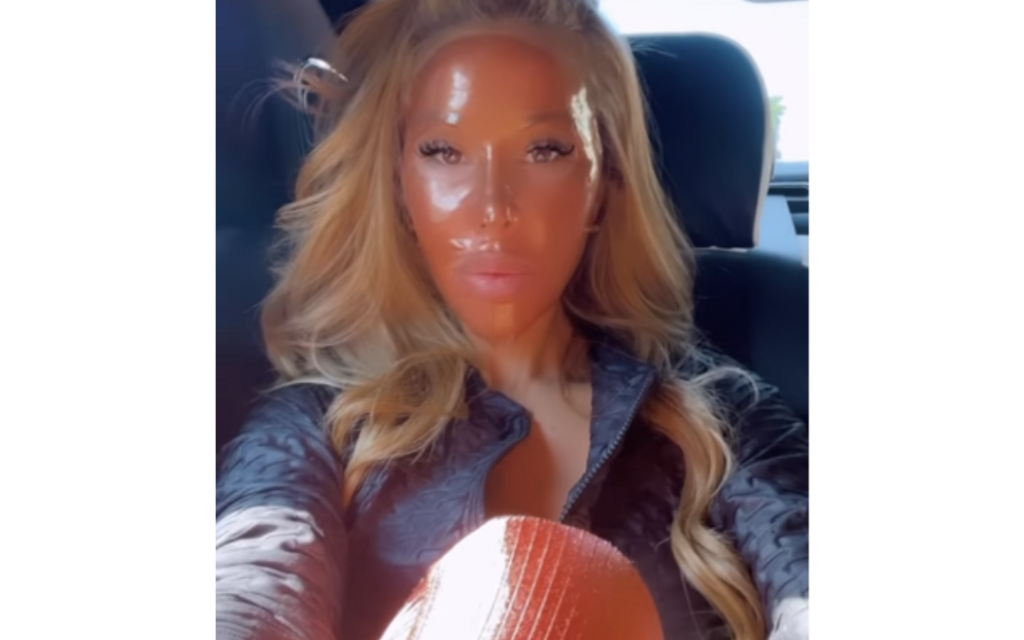 Lisa Hochstein’s Rose Gold Face Mask