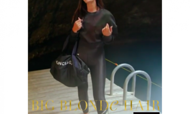 Lisa Barlow’s Black and Gold Leggings