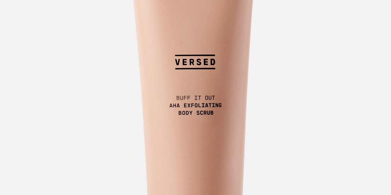 Versed’s New Exfoliating Body Scrub Banishes Breakouts, KP & Uneven Texture for an All-Over Glow