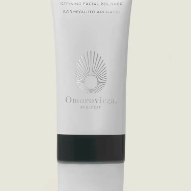 This Facial Exfoliator Returns Rough, Dry Skin to ‘Baby Soft’—Even Shoppers Over 70 Swear by It