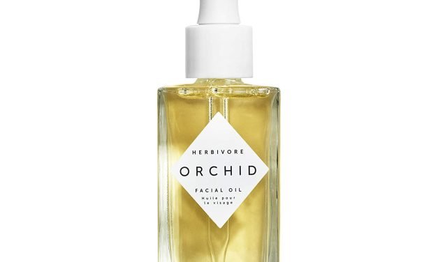This Face Oil Got Rid of My Scaly, Dry Skin & Left It With an Insanely Gorgeous Glow