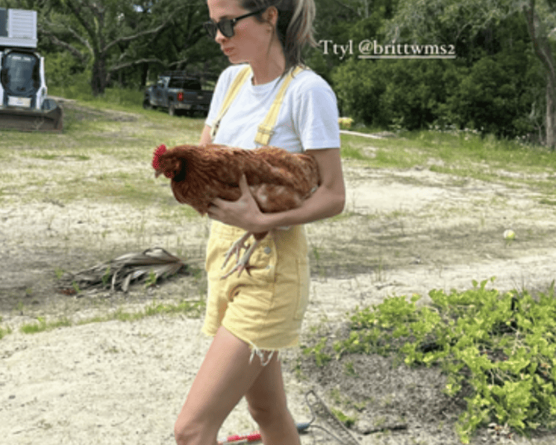 Naomie Olindo’s Yellow Overall Shorts